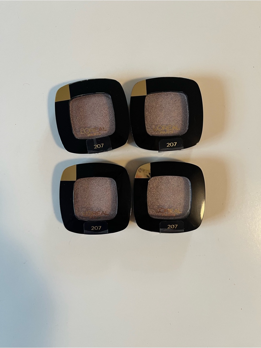 4 L’Oréal Colour Riche Eyeshadow 207 Pain AU Chocolat